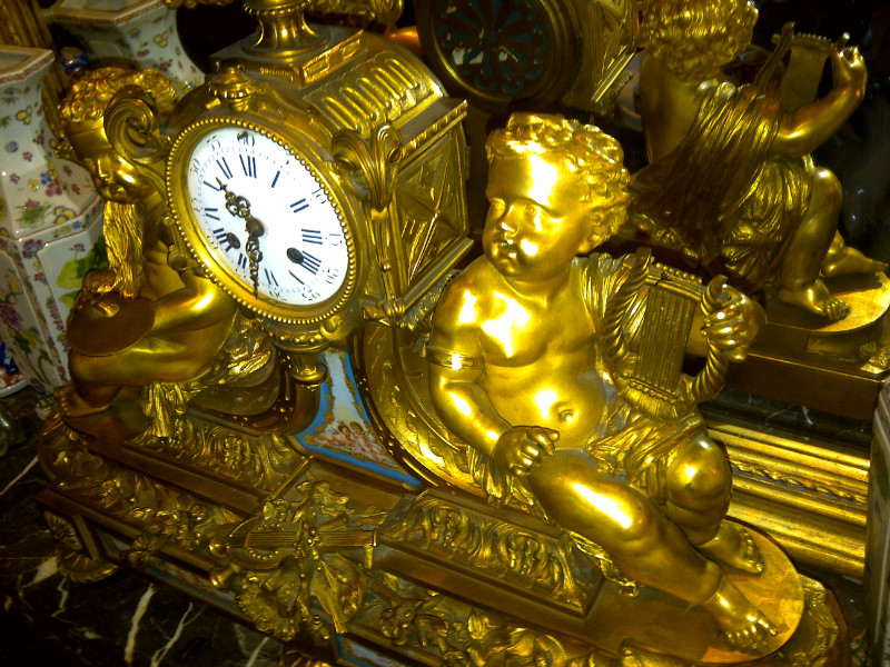 Clock circa 1860 French             H 59 cm / W 60 cm